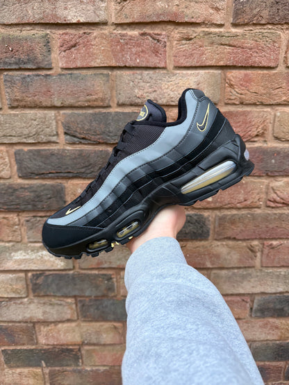 Air Max 95 Batman (2025)