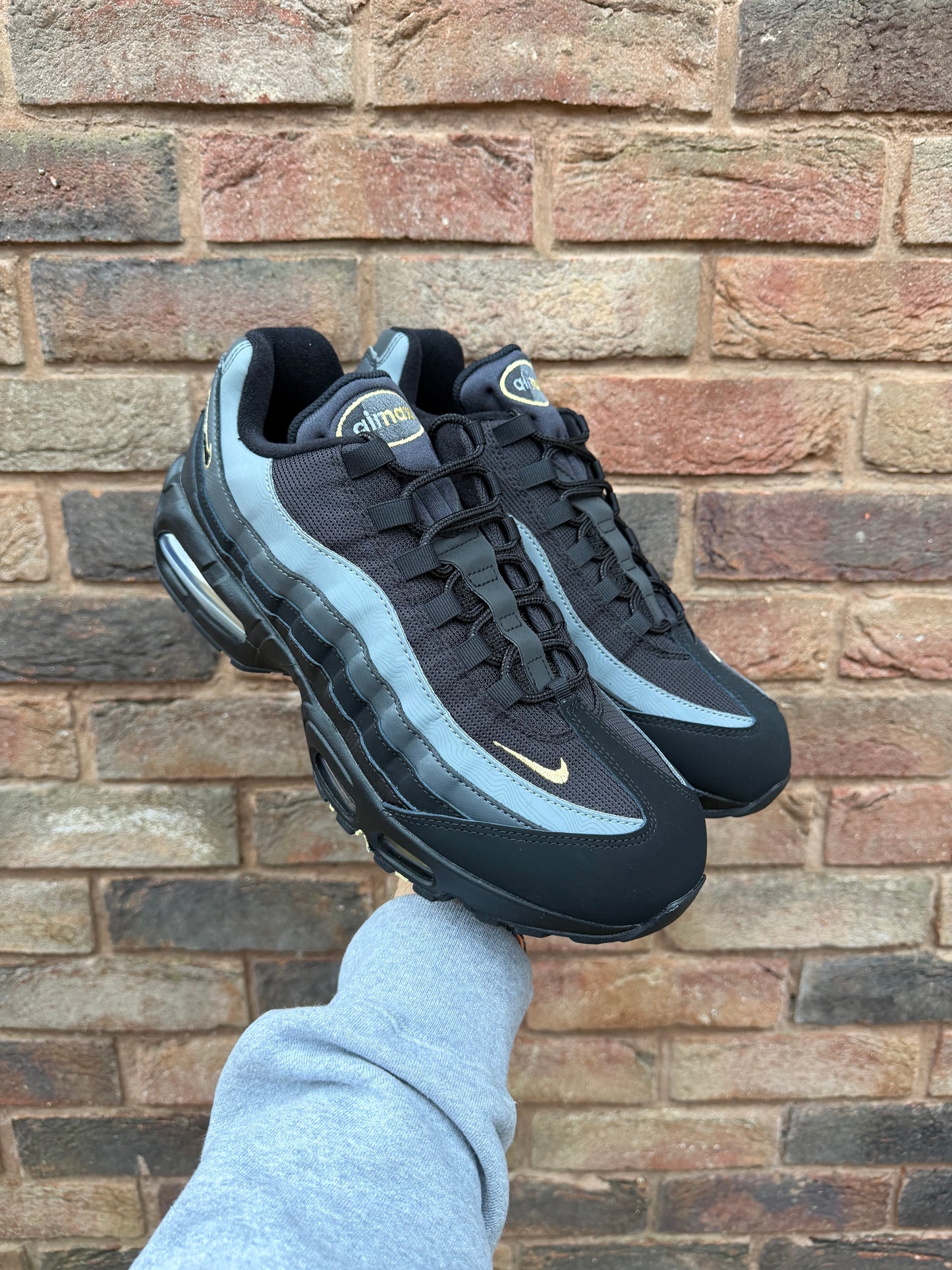 Air Max 95 Batman (2025)