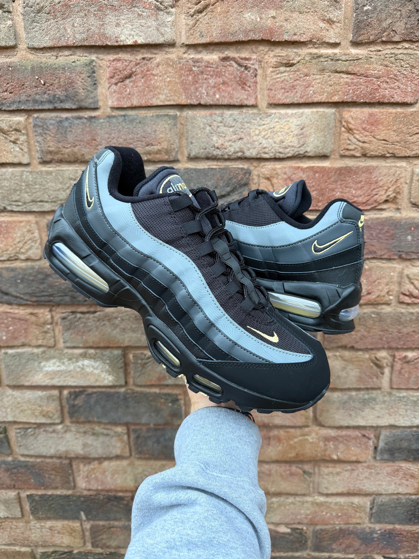 Air Max 95 Batman (2025)